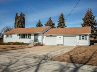166 Lakeshore Dr, Nashua, IA 50658