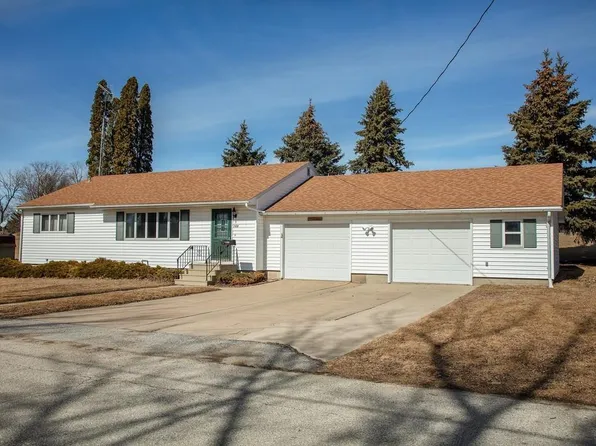 166 Lakeshore Dr, Nashua, IA 50658