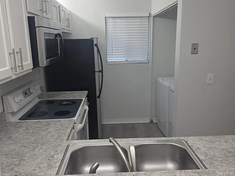 85 Debarry Ave — Photo 5