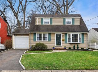 392 Park View Dr, Scotch Plains, NJ