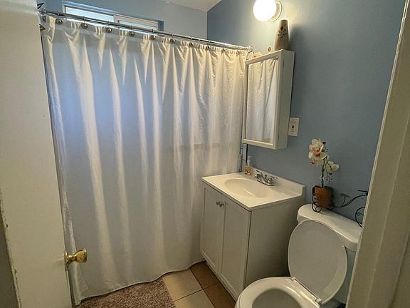 4th image of 2116 N Marianna Ave #C