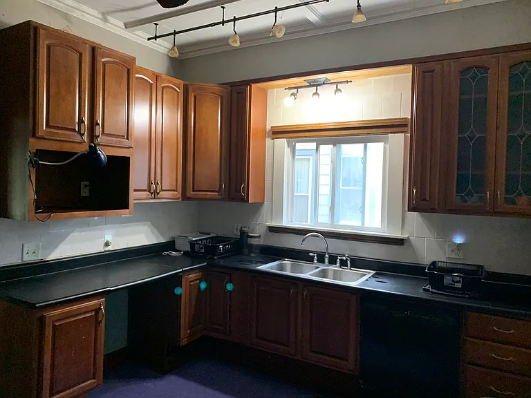 105 Concord Pl — Photo 3
