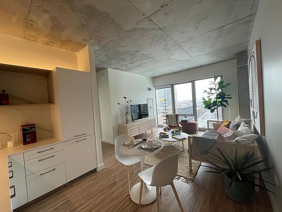 3rd image of 641 W Lake St #517
