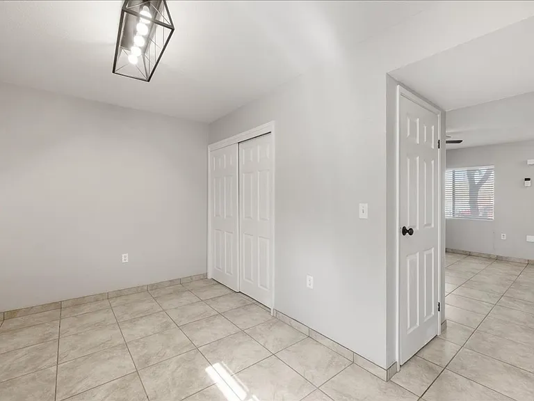 2207 N 9th Ave — Photo 12