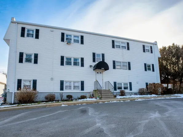 3636 N Main St APT 5, Fall River, MA 02720