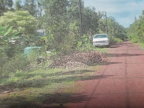 Road to property 