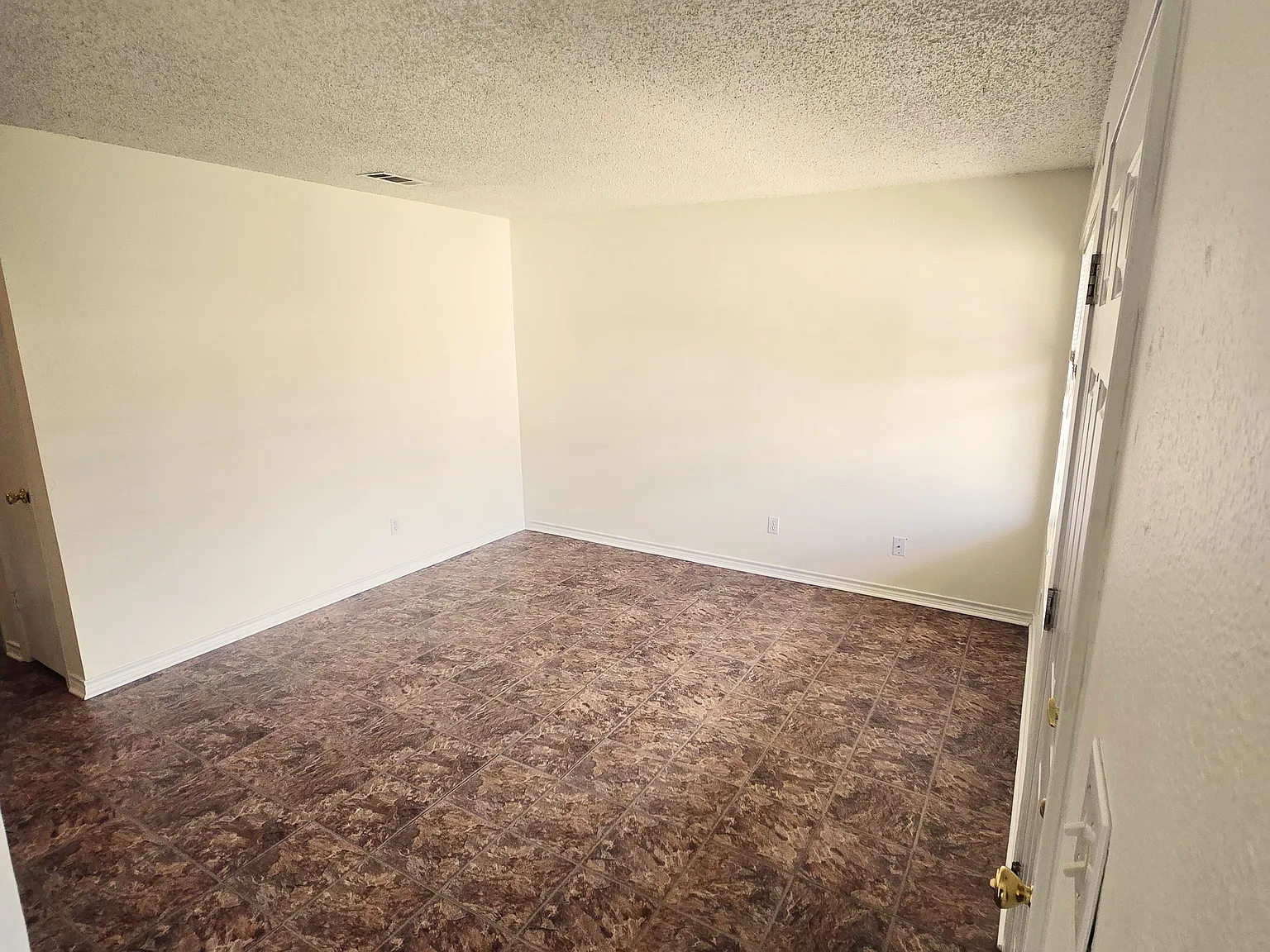 2 bed, 800 sqft, $975 — Photo 4