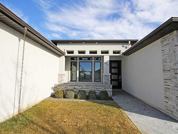 3rd image of 652 Sunshine Dr