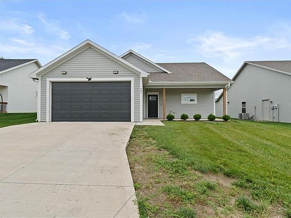 2nd image of 407 NE Sycamore Ct