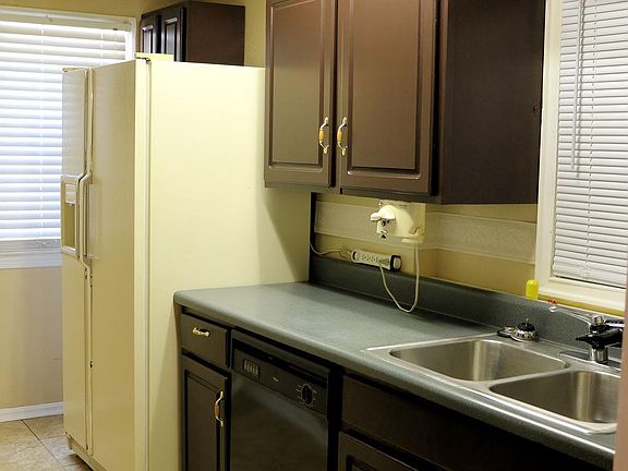 5th image of 46637 Midway Dr