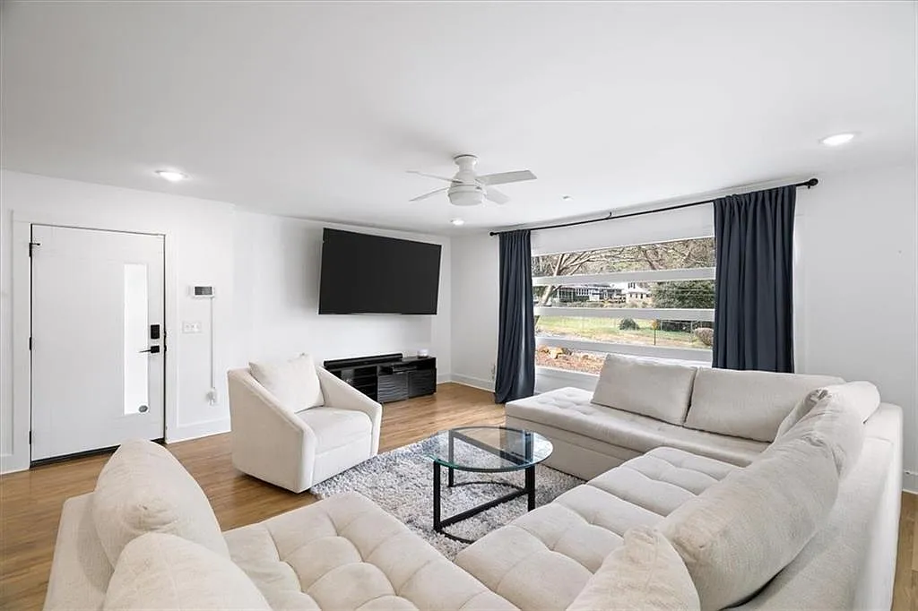4 bed, 3.0 bath, 2284 sqft, $2,750 — Photo 1
