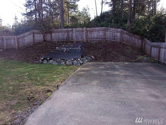 5th image of 880 E Trails End Dr