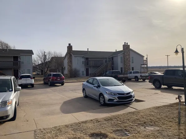 500 Curry Ln, Medicine Lodge, KS 67104