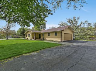 16 Crestview Dr, Coal Valley, IL