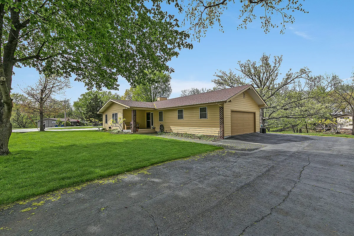16 Crestview Dr photo 1