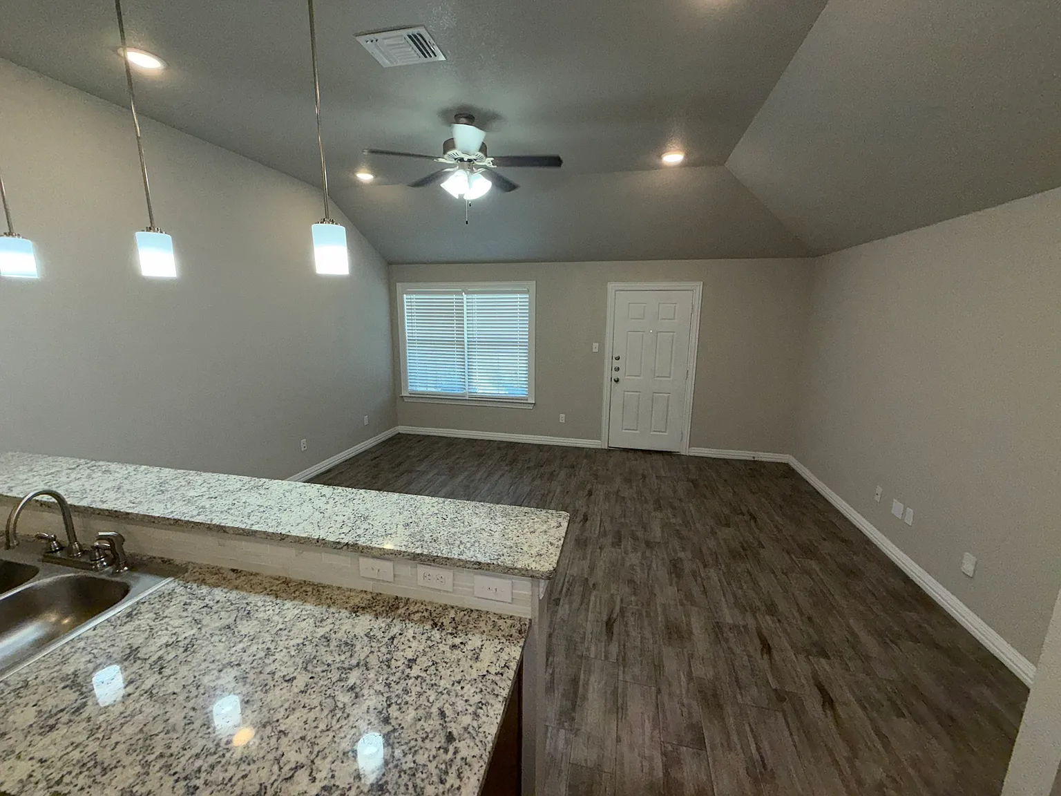 1 bed, 767 sqft, $1,050 — Photo 4