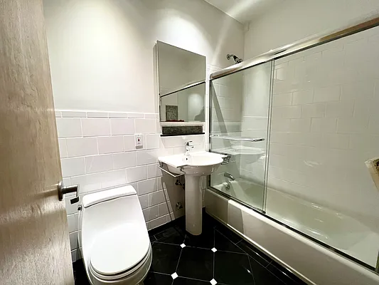 Rented by Compass | media 7