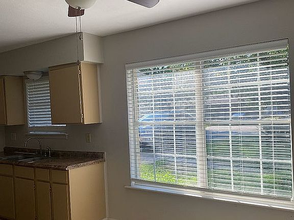 5th image of 505 Candlelight Ln