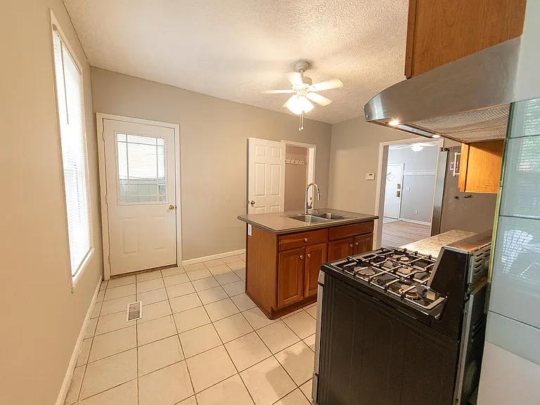 624 S Champion Ave — Photo 24