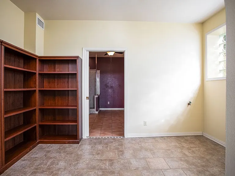 103 NW Mount Haven Dr — Photo 8