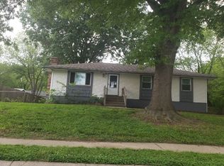 2110 S Owing St, Oak Grove, MO 64075