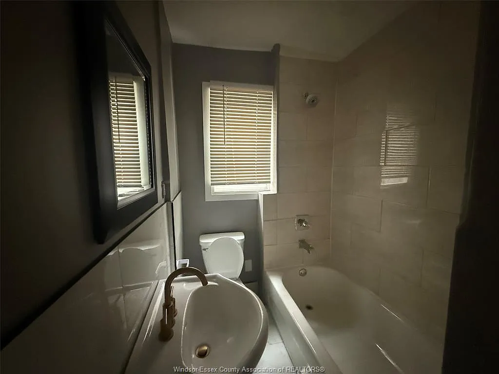 3 bed, $1,800 — Photo 4