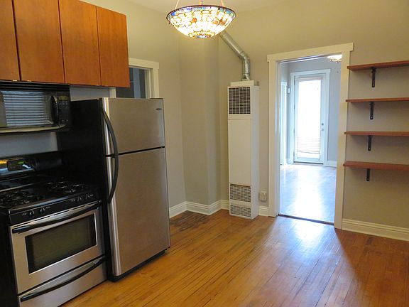 2nd image of 1623 N Hermitage Ave APT 1R