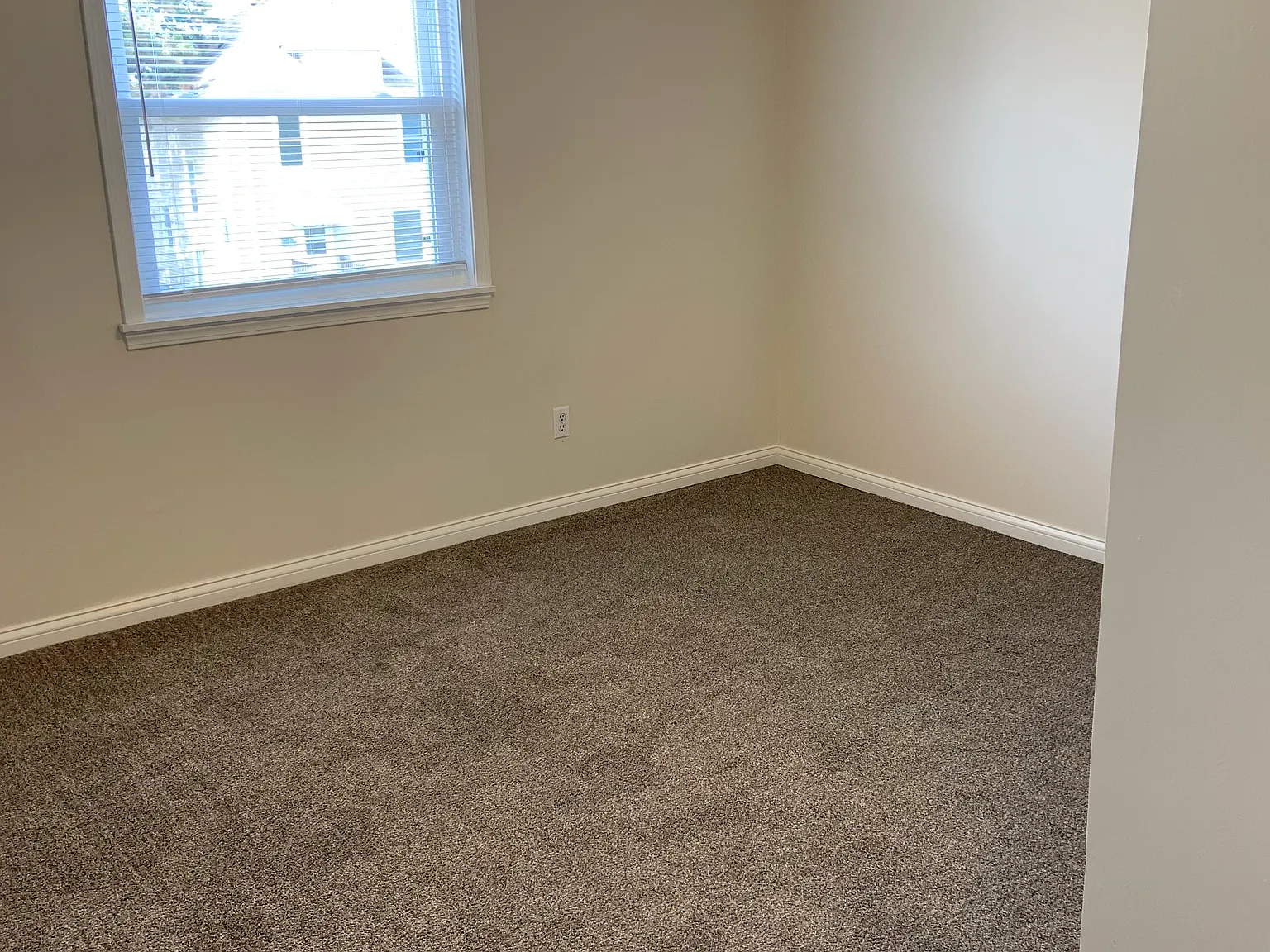 2 bed, $975 — Photo 4