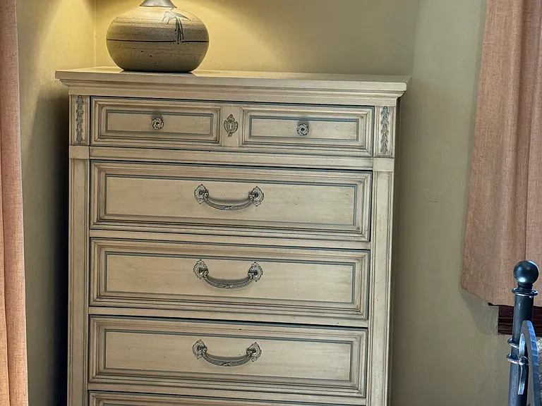Lots of draw space to house your clothing.