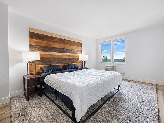 4th image of 5900 Arlington Ave APT 4F