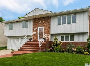 2065 Illona Ln, Merrick, NY 11566