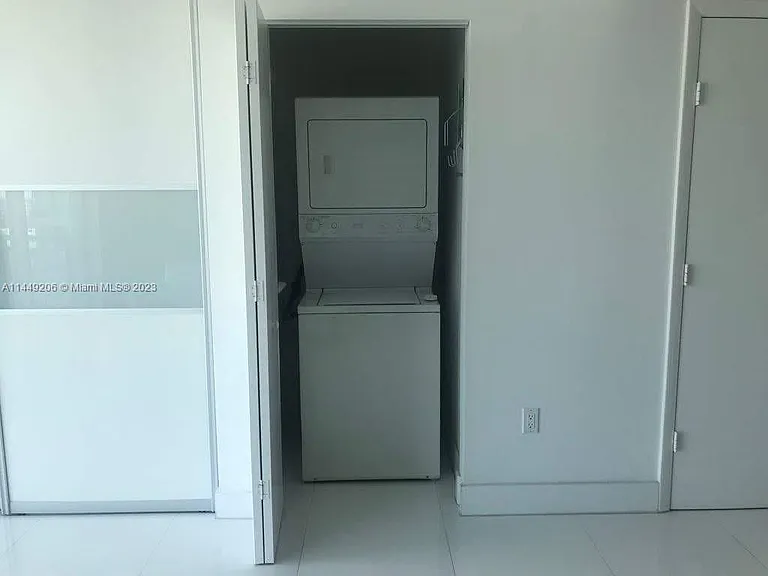 92 SW 3rd St #9 — Photo 10