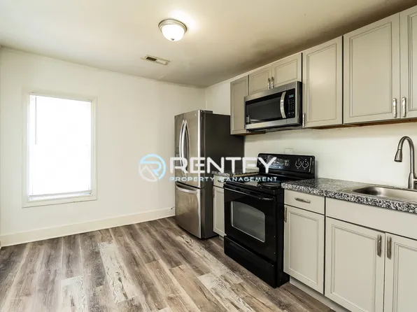 303 E Ingle St #B, Dallas, NC 28034