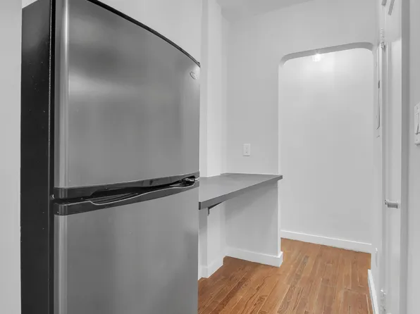 133 East 35th Street image 4 of 11