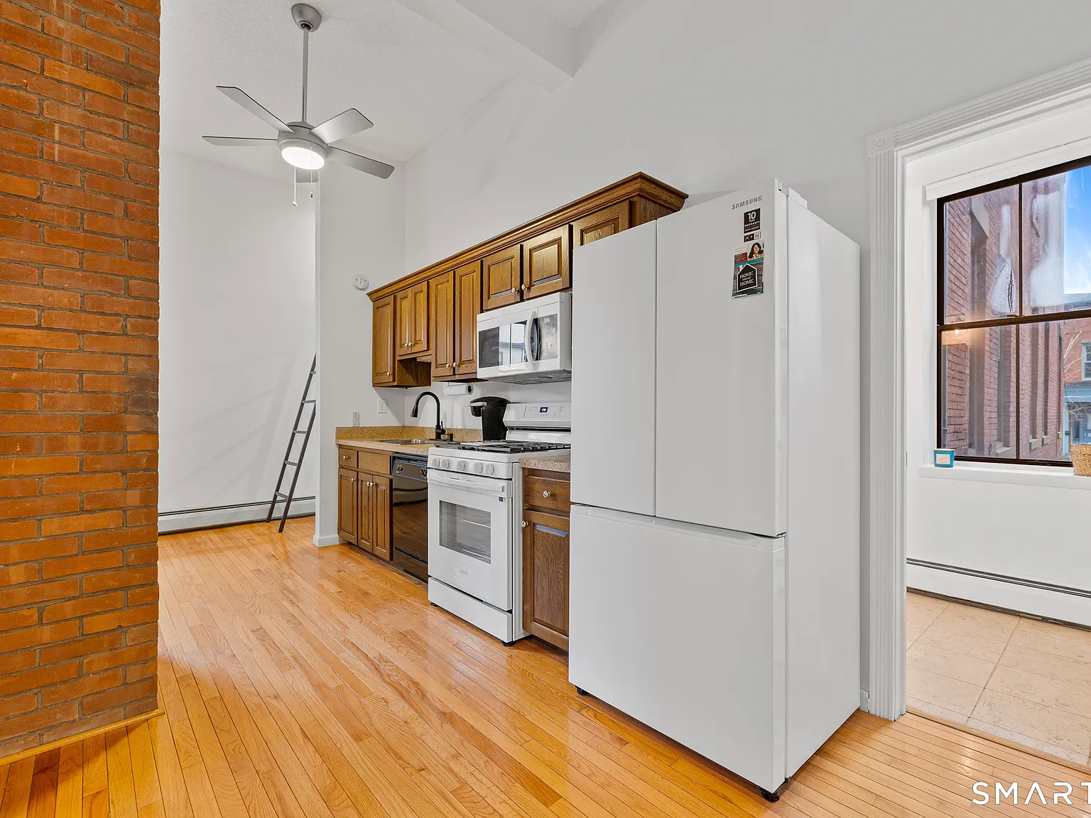 1 bed, 1.0 bath, 575 sqft, $1,200 — Photo 2
