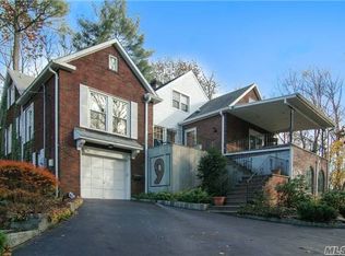 9 Huntington Rd, Port Washington, NY 11050