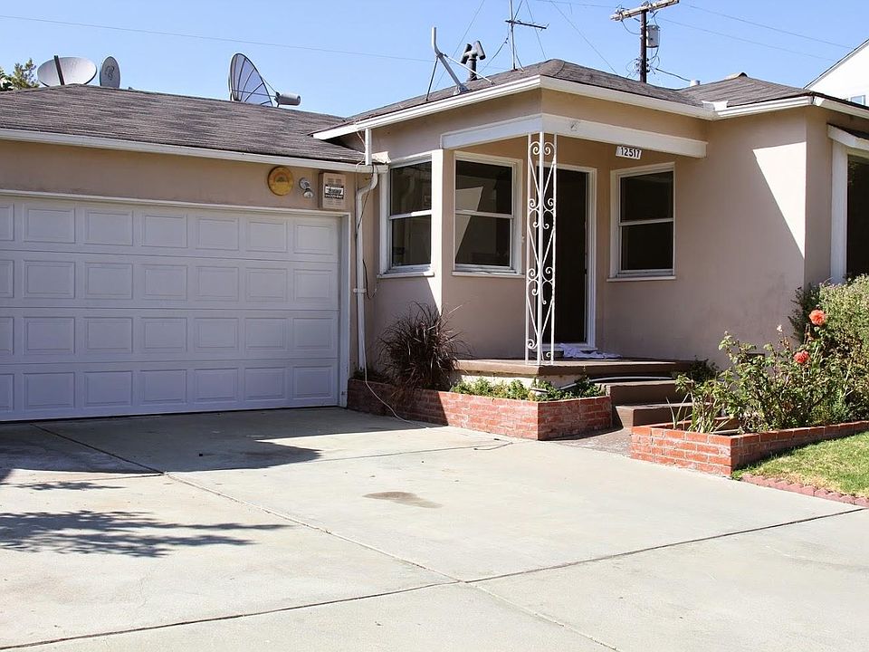 Beautiful single family home AVAILABLE NOW!