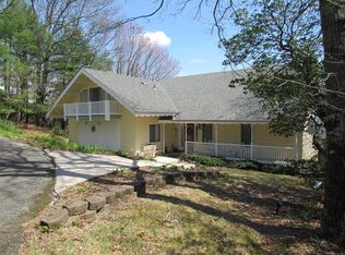155 Dogwood Trl, Hillsville, VA 24343