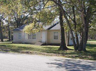 603 N Madison St, Madisonville, TX 77864