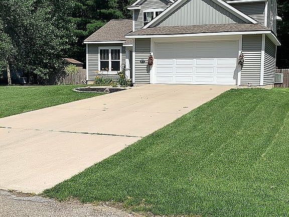 3rd image of 3722 Whispering Woods Dr