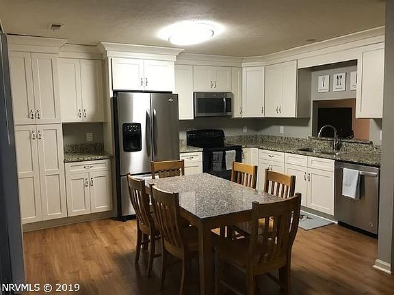 2nd image of 917 Lora Ln
