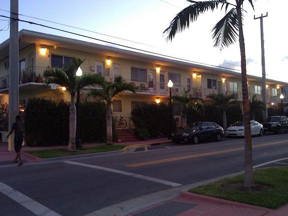 3rd image of 358 Euclid Ave APT 12