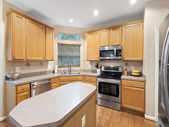 5th image of 8136 Tillinghast Ln