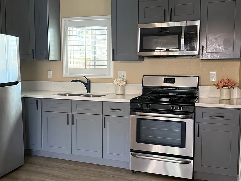 1702 S Mayflower Ave #U — Photo 9