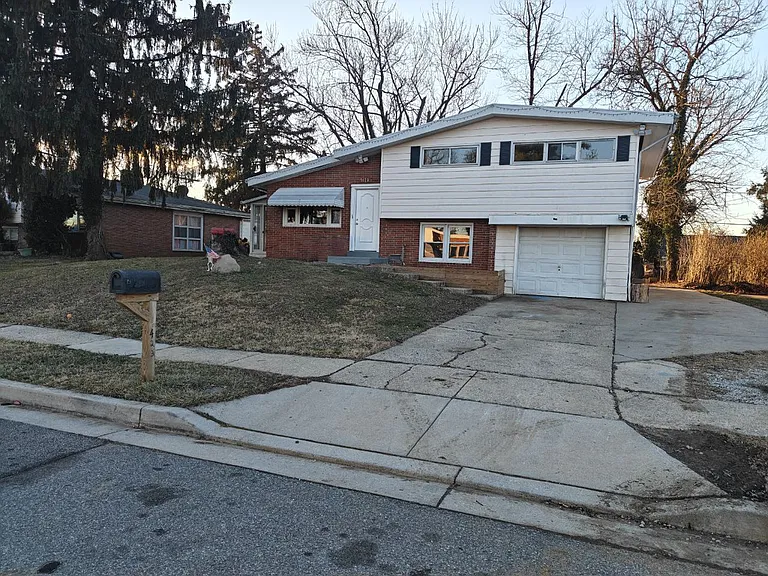 7423 Kalton Ct — Photo 2