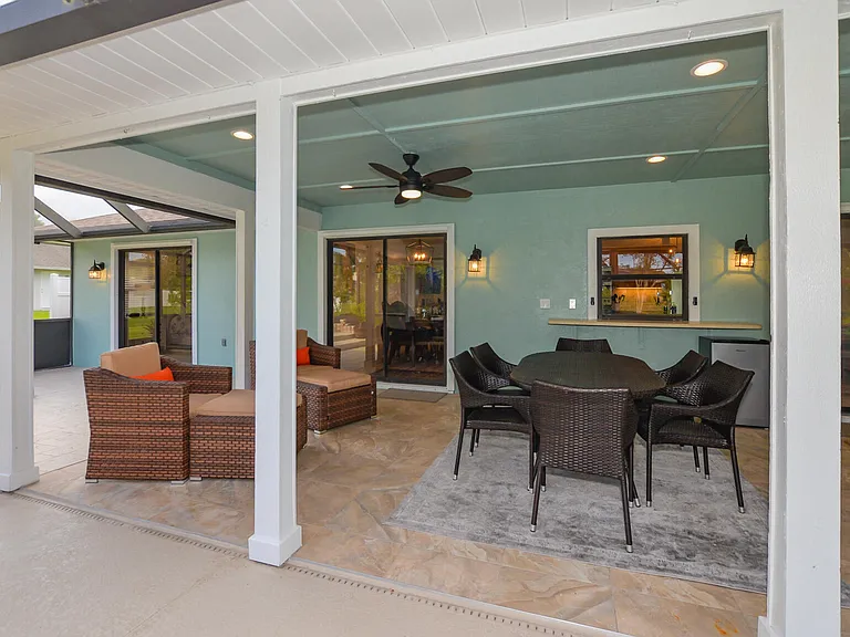 2411 NE Pinecrest Lakes Blvd — Photo 34