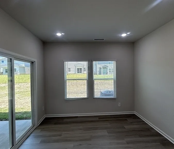 1033 Saint Lawrence Dr — Photo 4