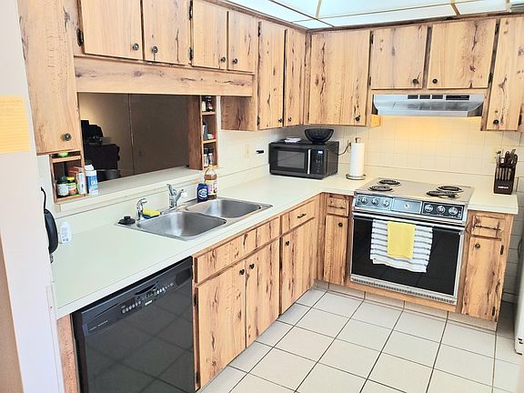 3rd image of 2666 Sabal Springs Cir
