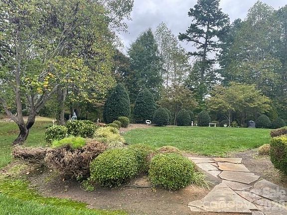 5th image of 184 Hunters Hill Dr