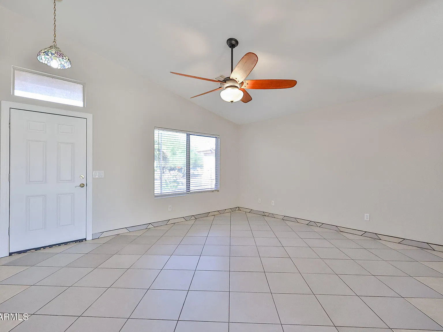 3 bed, 1.5 bath, 1076 sqft, $1,900 — Photo 2